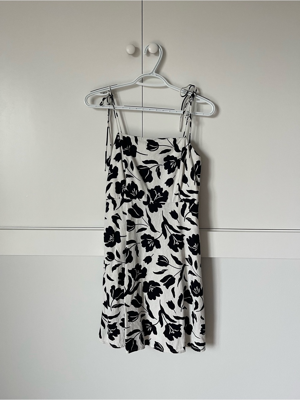 Old Navy Black & White Floral Tie-Shoulder Midi Dress